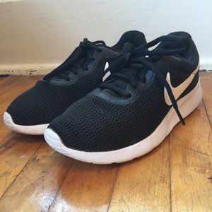 Nike Sneakers Tanjun Women's size 6 Running Shoes